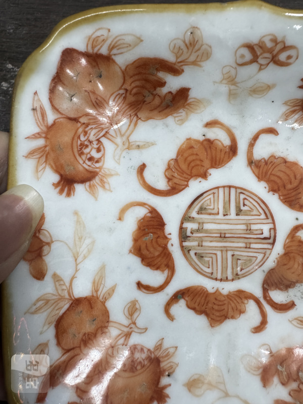 清 粉彩草虫纹高足碟、矾红福寿纹高足碟 - 图4
